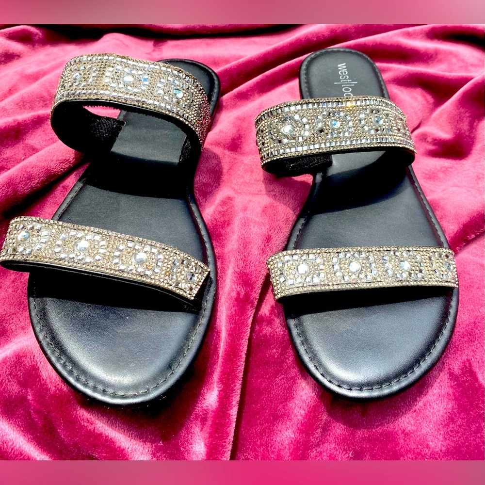 West Loop Sandals w/silver embellishment a design 9/10
